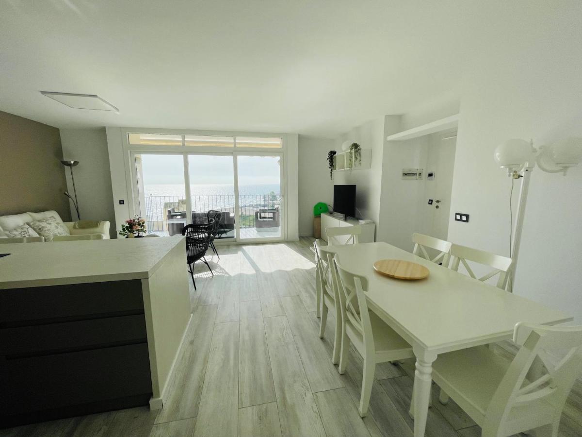 La Marina2 Seaview With Amazing Terrace Apartment ซีเจส ภายนอก รูปภาพ